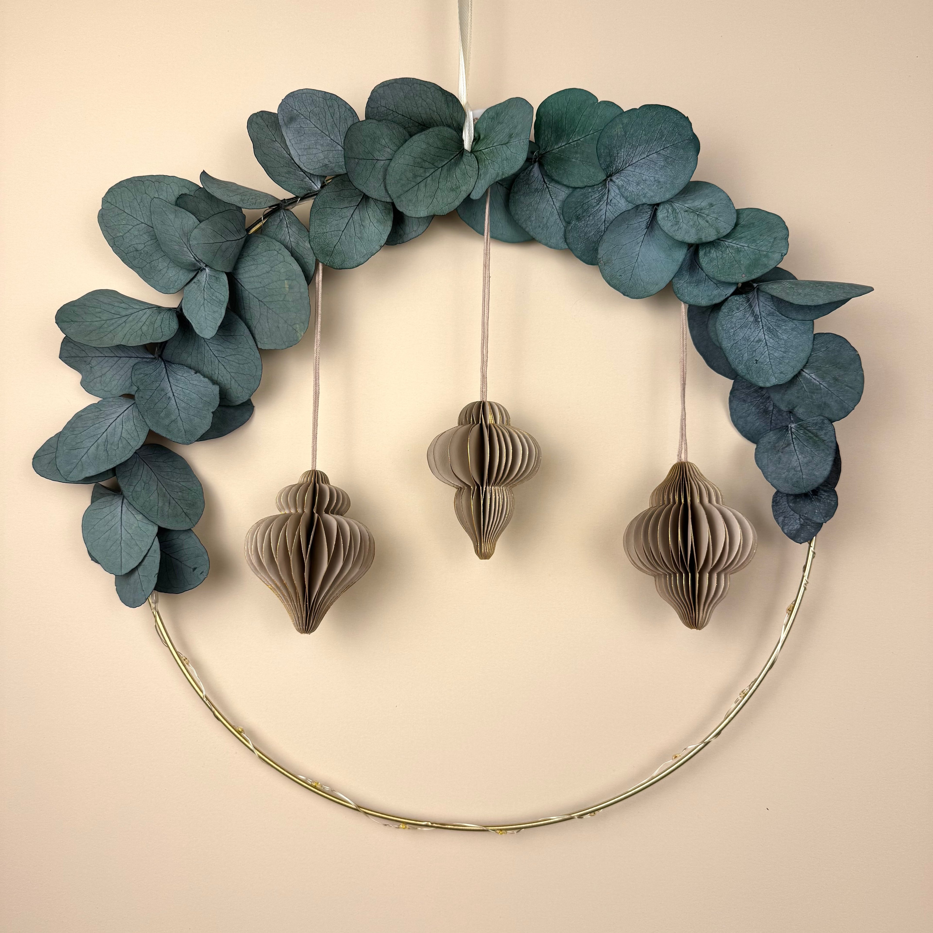 Dekoset
Trockenblumenkranz mit LED