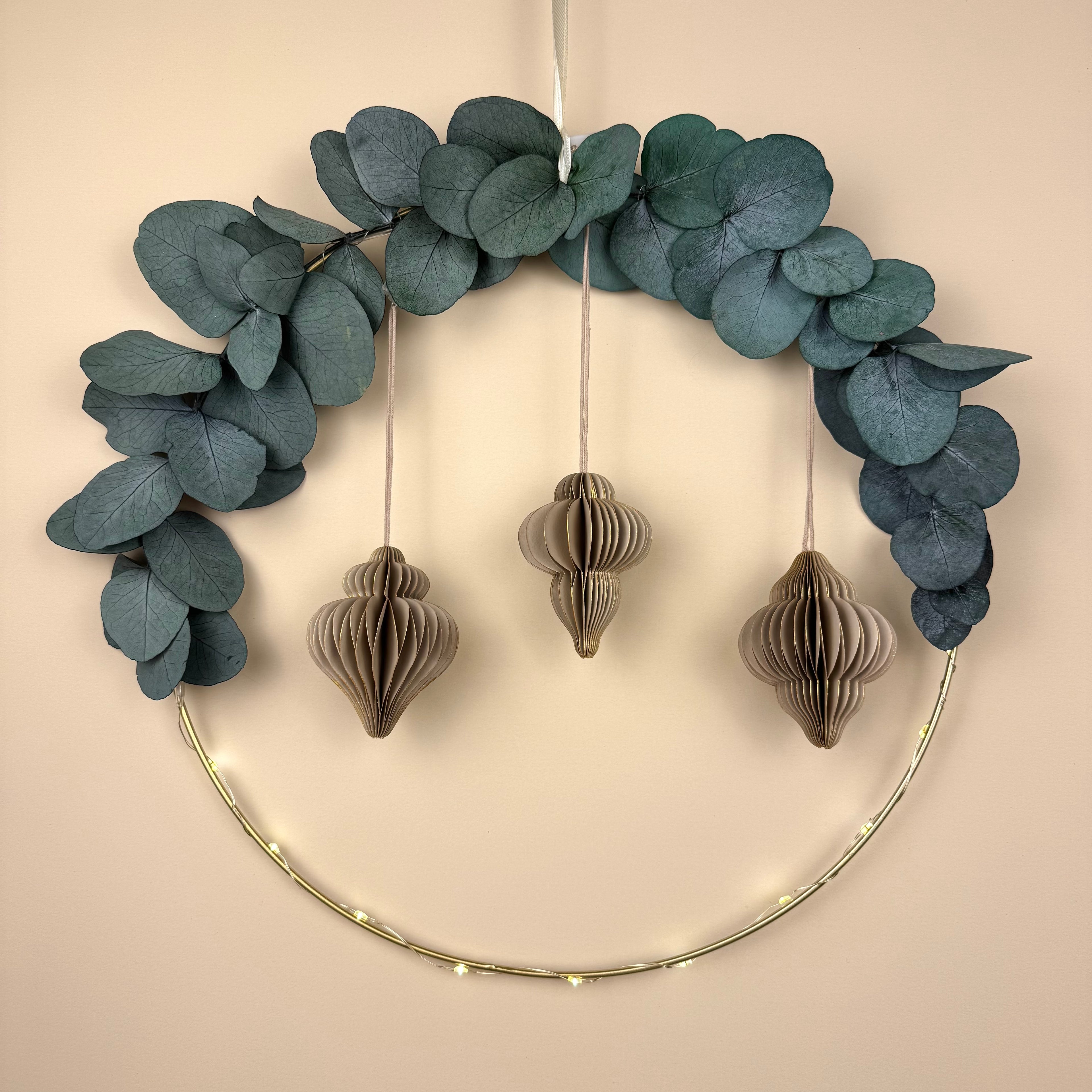 Dekoset
Trockenblumenkranz mit LED