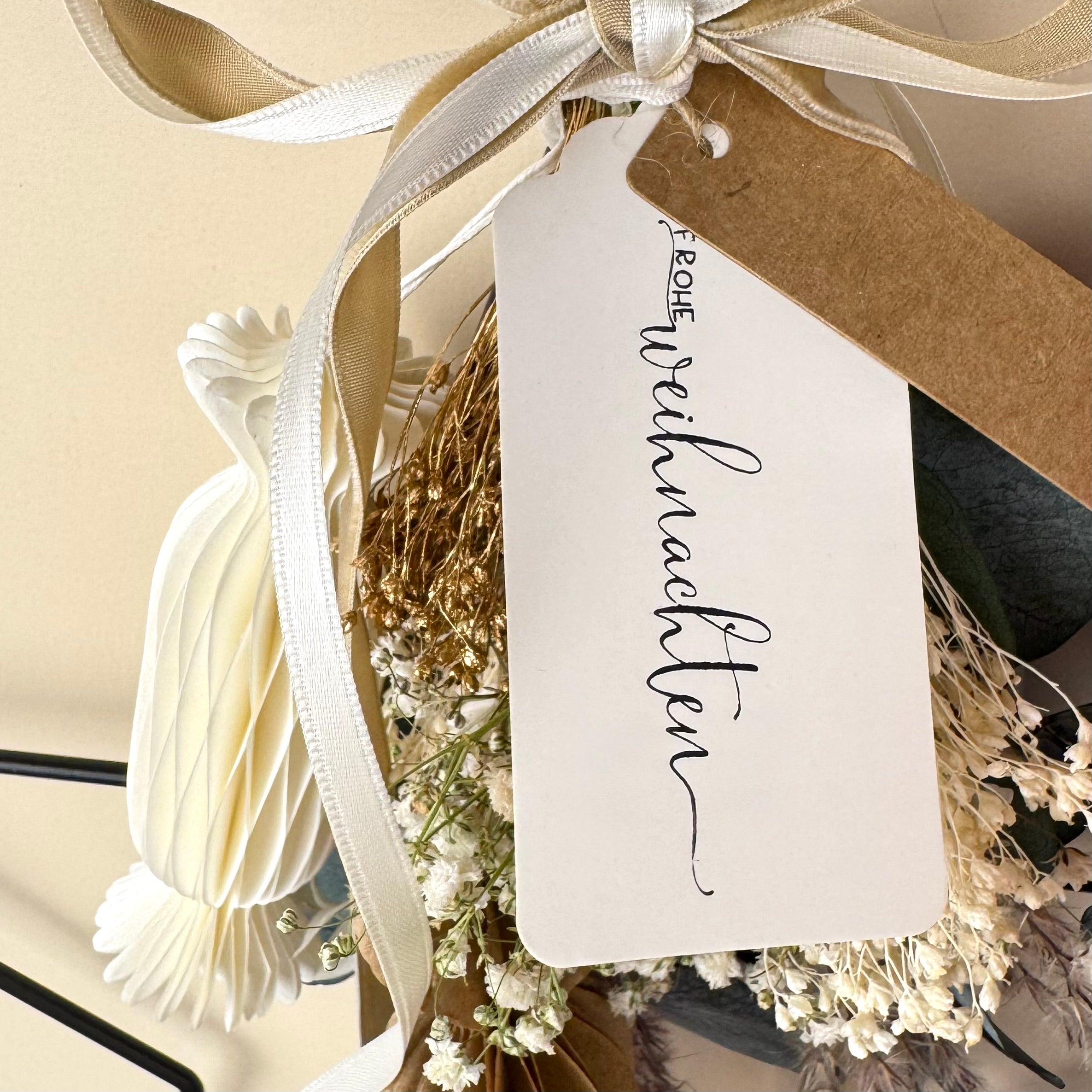 Dekostern mit Trockenblumen
Weihnachten