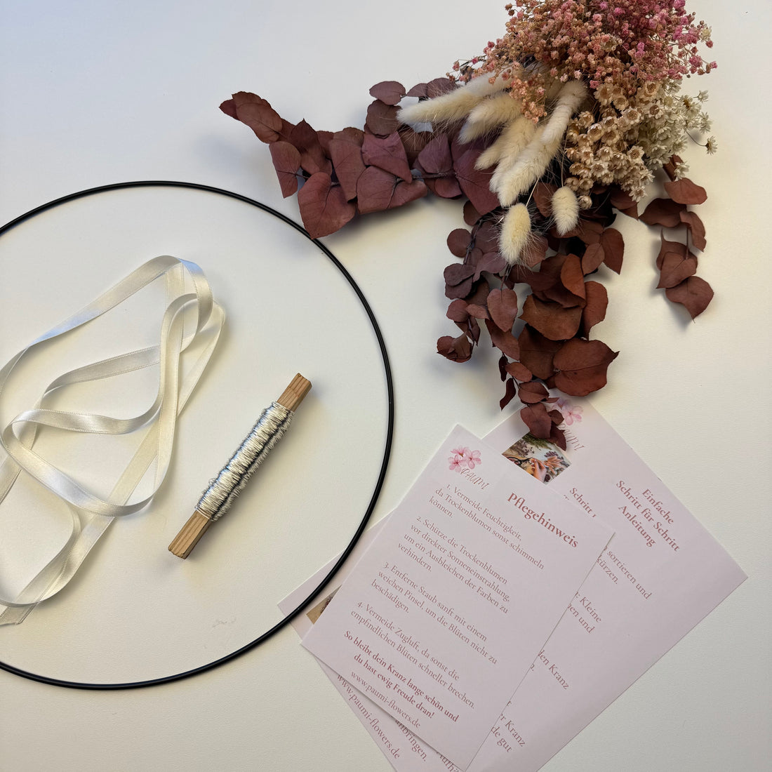 DIY Trockenblumenkranz &quot;Herbstliebe&quot; – Warme Herbstfarben mit Rot- und Rosétönen