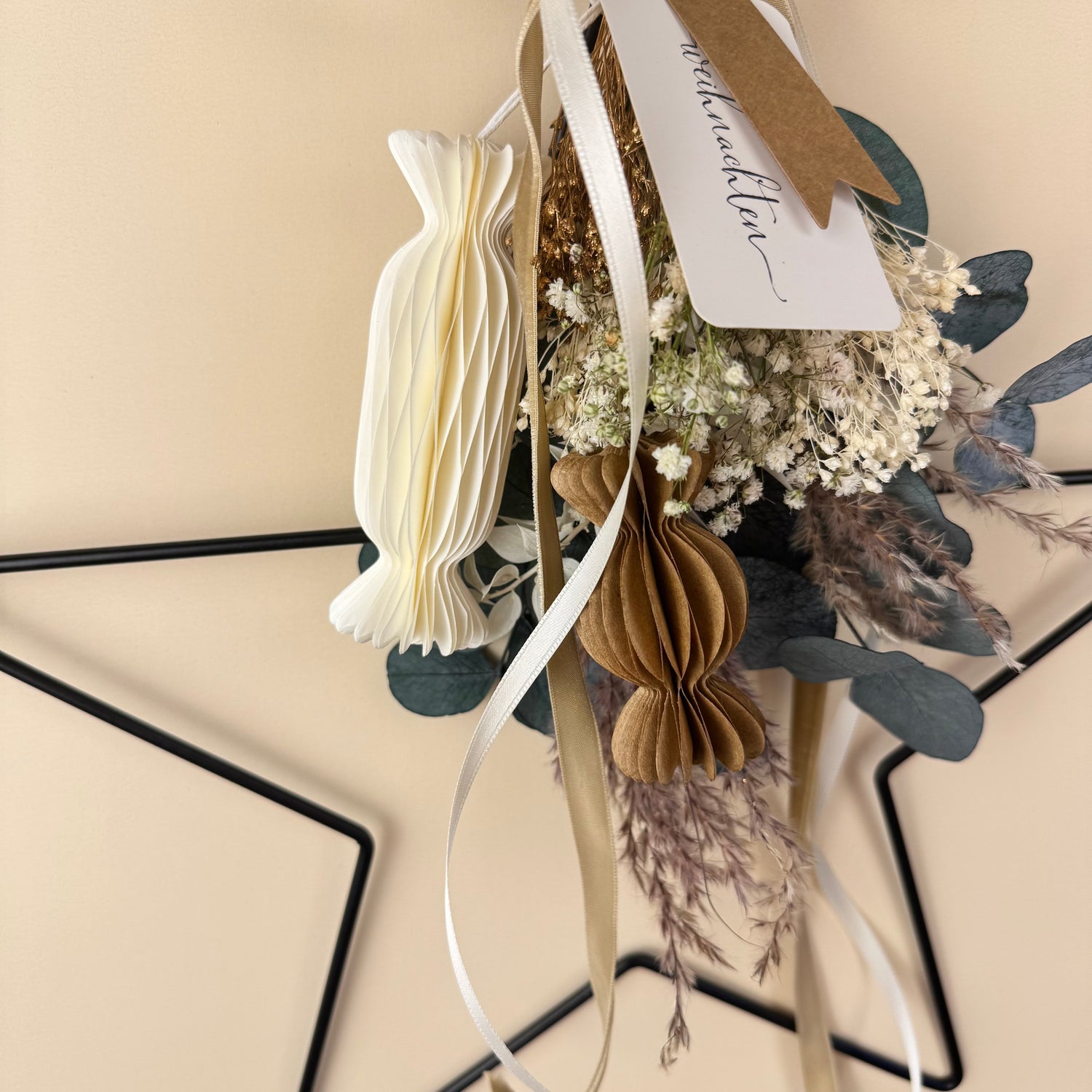 Dekostern mit Trockenblumen
Metallstern Weihnachten