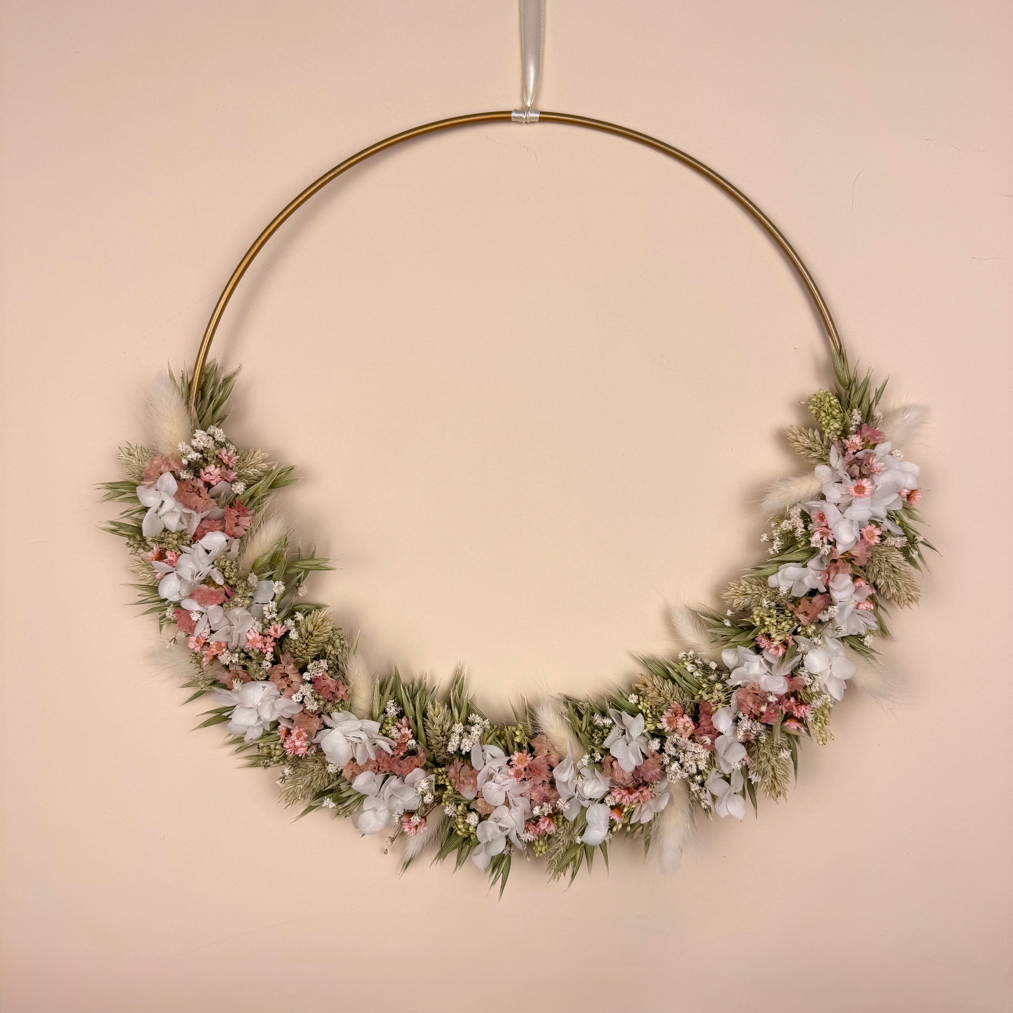 Trockenblumenkranz
Türkranz aus Trockenblumen
Handgemacht
